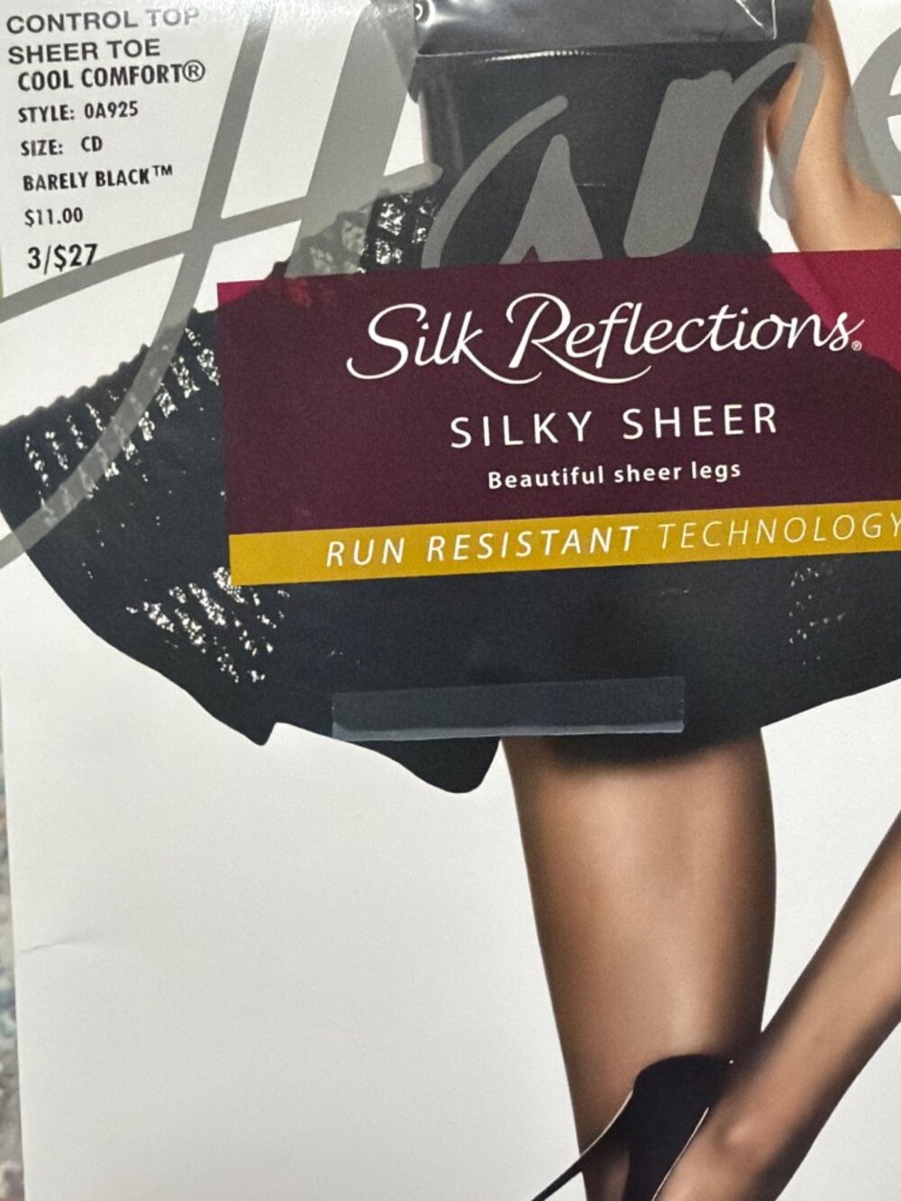 Hanes Silk Reflections Silky Sheer Control Top Pantyhose Sheer Toe CD Barely Bla